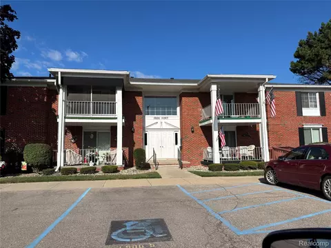 1900 Fort St #1, Trenton, MI 48183