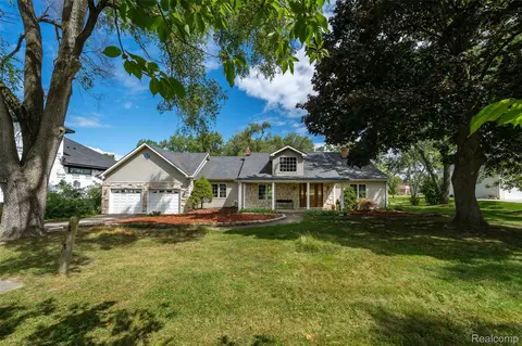 3244 Alpine Rd, Troy, MI 48084