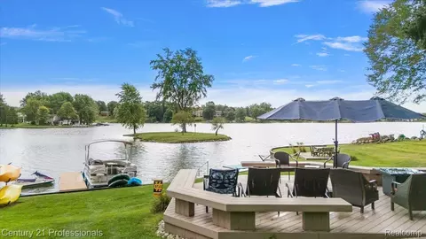 1463 Pebble Creek Dr, Metamora, MI 48455