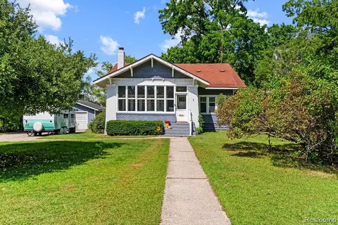 411 E Maple St, Holly, MI 48442