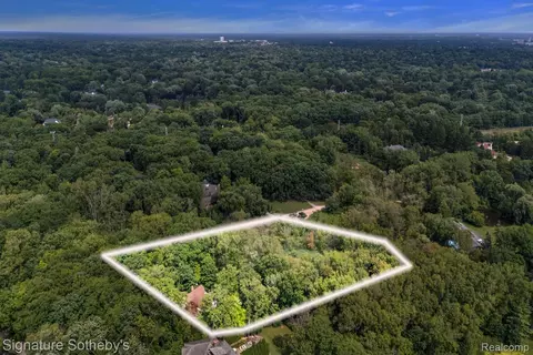 280 Canterbury Rd, Bloomfield Hills, MI 48304