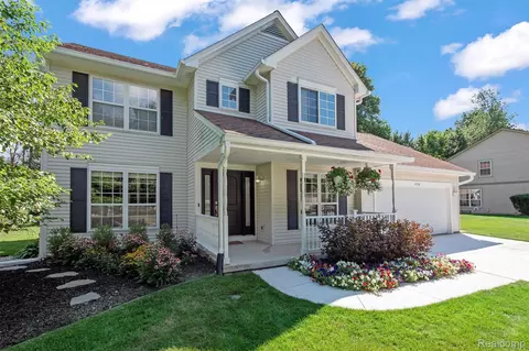 4778 Greenview Ct, Commerce, MI 48382