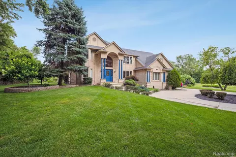 56764 Jewell Rd, Shelby Township, MI 48315