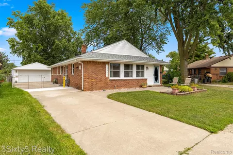 18077 Matthews St, Riverview, MI 48193
