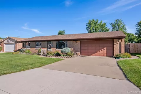 16549 Abela Dr, Clinton Township, MI 48035