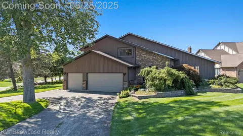 48150 Lake Valley Dr, Utica, MI 48317