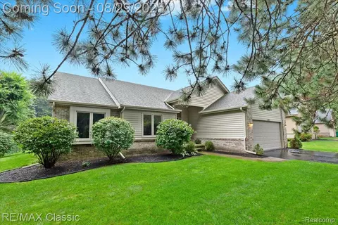 1841 Megans Meadow Dr, Commerce, MI 48390