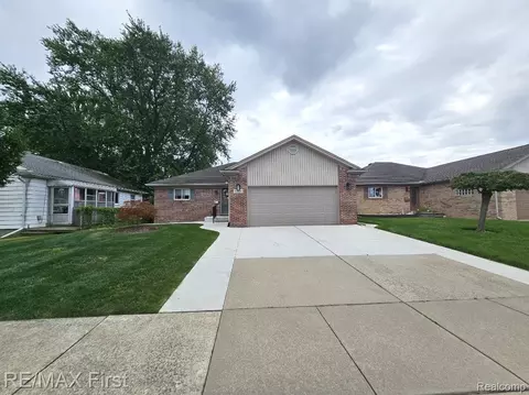 23108 Socia St, Saint Clair Shores, MI 48082