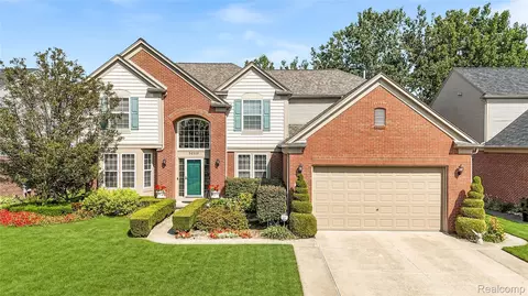 34516 Giannetti Dr, Sterling Heights, MI 48312