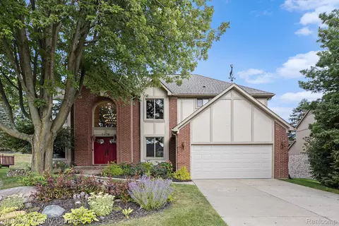 2076 Reagan Dr, Rochester Hills, MI 48309