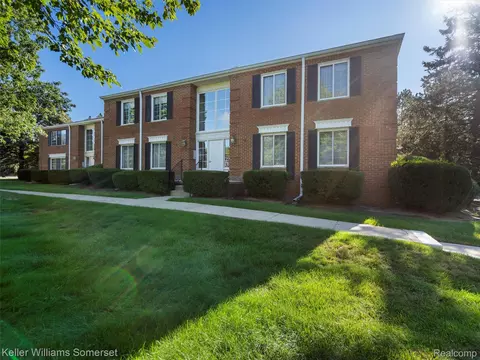 773 E Fox Hills Dr, Bloomfield Hills, MI 48304