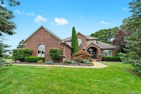 8477 Mist Field Ct, Howell, MI 48843