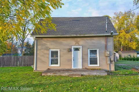 631 Center St, Chesaning, MI 48616