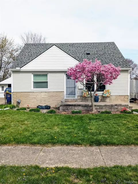 26804 Groveland St, Roseville, MI 48066