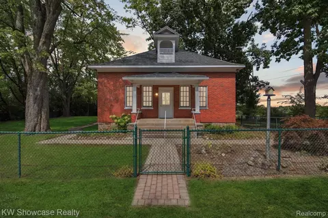 11000 Dexter Chelsea Rd, Lima, MI 48130
