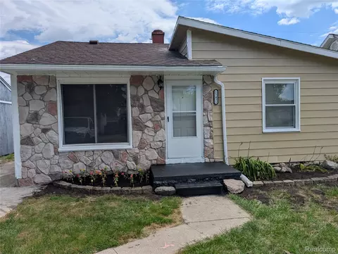 15431 Cooper St, Taylor, MI 48180
