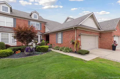 13360 Shire Ln #23, Southgate, MI 48195