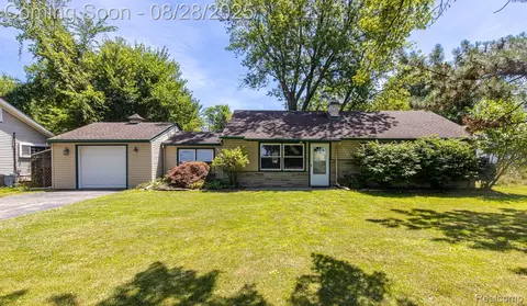 37610 S Groesbeck Hwy, Clinton Township, MI 48036