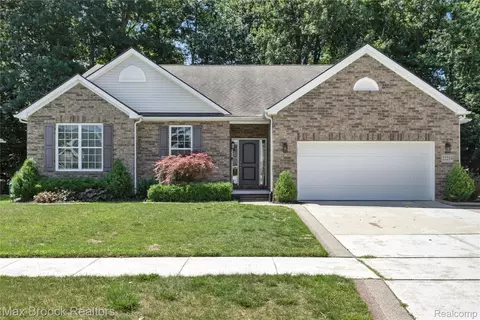 22214 Homestead Dr, Macomb, MI 48044