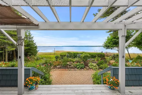 13288 E Circle Dr, Northport, MI 49670