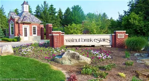 2530 S Boulevard Blvd W, Rochester Hills, MI 48309
