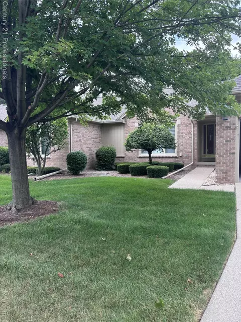 17151 Saddleworth Ln #62, Clinton Township, MI 48038
