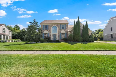 316 Queen Anne Dr, Canton, MI 48187
