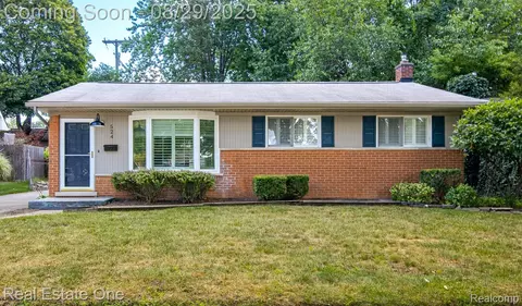 524 Elizabeth St, Rochester, MI 48307