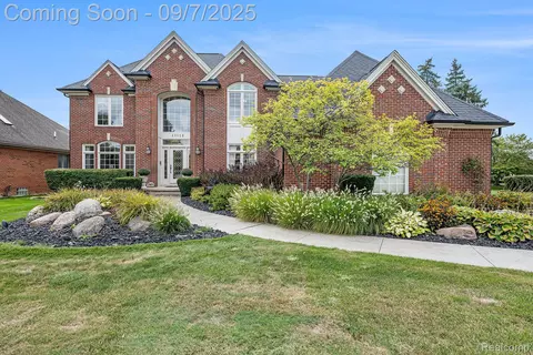 43459 Chardonnay Dr, Sterling Heights, MI 48314
