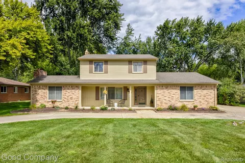 337 E Hurst Dr, Troy, MI 48085