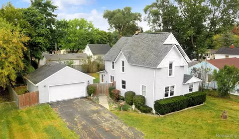 217 3rd St, Fenton, MI 48430
