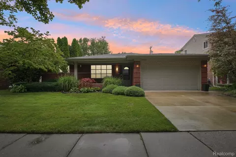23233 Robert John St, Saint Clair Shores, MI 48080