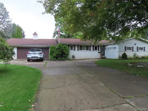 3353 Southgate Dr, Flint, MI 48507