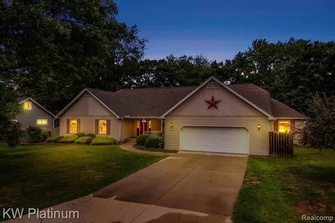 4626 Glenalda Dr, Village Of Clarkston, MI 48346
