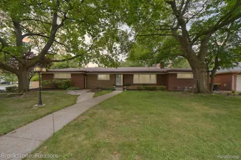 2211 Parkside St, Trenton, MI 48183
