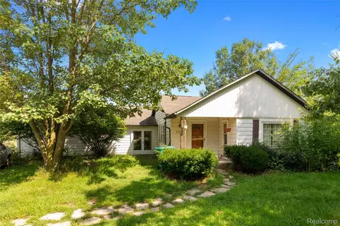 21925 Waltz Rd, Huron, MI 48164