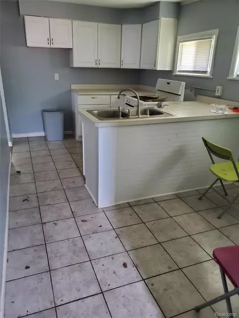 11549 S Us Highway 27, Dewitt, MI 48820