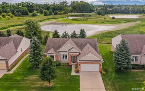 6264 Muirfield Dr, Grand Blanc, MI 48439