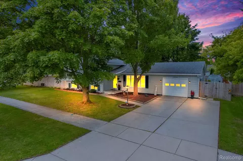 1234 Wisconsin Ave, Marysville, MI 48040