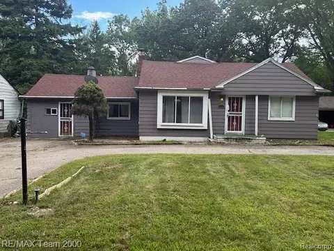 21613 Wallace Dr, Southfield, MI 48075