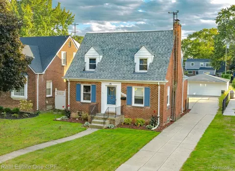 22428 Statler St, Saint Clair Shores, MI 48081