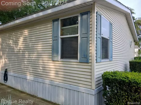 75 Carmell, Van Buren, MI 48111