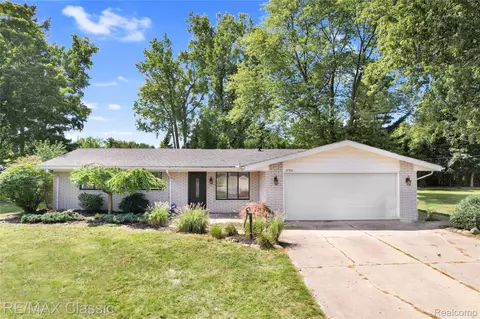 37921 Carson St, Farmington, MI 48331
