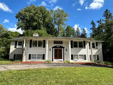 26742 Westmeath St, Farmington Hills, MI 48334
