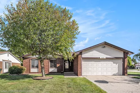 5055 Scarsdale Dr, Sterling Heights, MI 48310