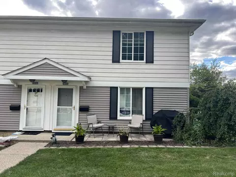 38066 Sherwood St, Westland, MI 48185