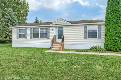 121 Ashley Cir, Swartz Creek, MI 48473