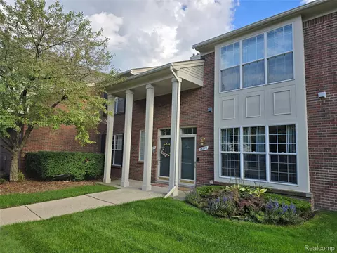 13370 Forest Ridge Blvd, Sterling Heights, MI 48313