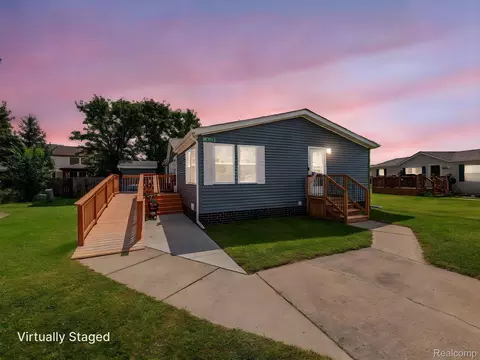945 Tanner Lndg, Raisinville, MI 48161