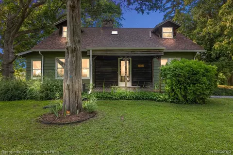 5170 Wakefield Rd, Grand Blanc, MI 48439